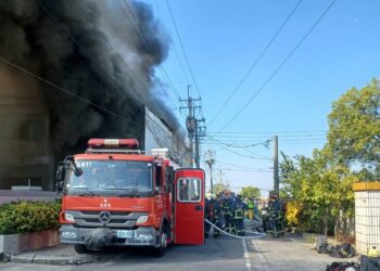 溪湖鎮廢棄工廠傳出火警　內存放大量泡棉濃煙直竄天際