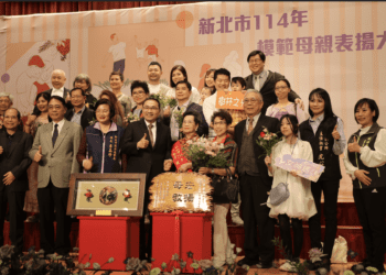 光影交織的母愛 新北表揚57位模範母親 侯友宜：媽媽永遠用同理心陪伴我們