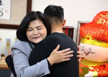 雲林縣政府溫暖守護　助監護兒少圓夢警察路
