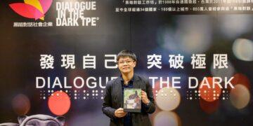 成為「黑暗對話」培訓師 王昭晴用感官重新定義「看見」