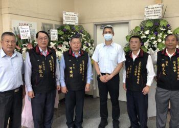 新竹市府消防局因公殉職李詠真隊員等2名消防員家屬 警專校友總會致贈慰問金