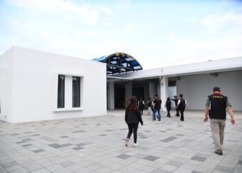 花蓮漁港多功能漁業場館完工 徐榛蔚邀集民眾採買新鮮漁獲