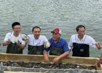 侯友宜南下訪屏東農漁民 囑託蘇清泉拚通路