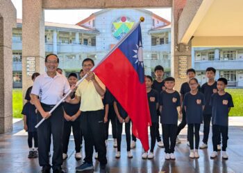 東華附小扯鈴隊遠赴紐西蘭交流 簽訂合作備忘錄並與街頭民眾扯鈴互動