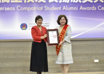 2025年全球傑出僑生校友頒獎典禮 徐佳青盼攜手展望僑生制度百年