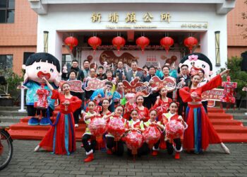 金蛇納福迎天穿 新埔鎮竹藝燈光展與踩街活動熱鬧開幕