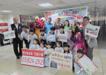 為創世花蓮建院助陣 蘋果劇團大魔龍攜手海小學童祝福「龍來成功」   