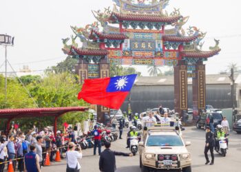 侯友宜、趙少康南北聯合車隊掃街 王金平合體侯友宜　高雄車掃民眾比OK挺3號