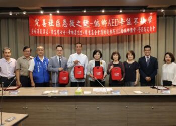 善心人士捐贈AED急救設備　維護雲林偏鄉校園安全