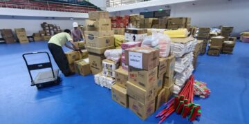 同島一命 國民黨團高雄市黨部、靜和醫院捐贈花蓮災區愛心物資與百萬善款