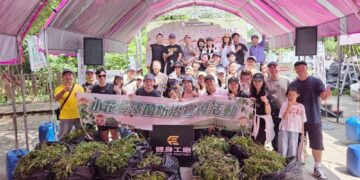 健身工廠守護台灣生態環境 拔除240公斤小花蔓澤蘭 實踐永續行動力