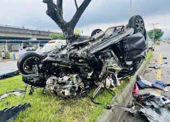 影音/北市轎車衝撞遊覽車後翻覆　母子雙亡
