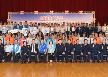 112年服務資深民防人員暨績優守望相助隊 縣府18日表揚
