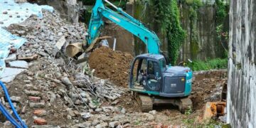 新店錦繡碧瑤社區部分住戶返家 工務局完成邊坡排水及側溝清理 搶修工作持續進行