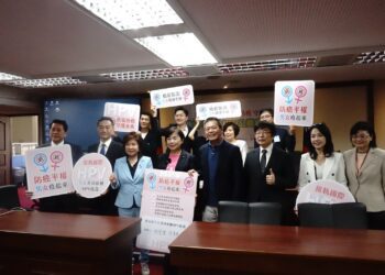 立法院HPV疫苗公聽會 專家：疫苗不打未來口咽癌超英趕美 立委：檢討菸捐作為財源