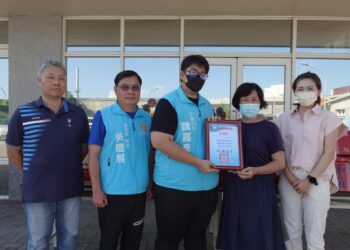 松成號贈送月餅禮盒 慰勞花蓮市清潔隊員