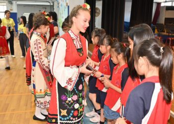 童玩節保加利亞團隊訪新生國小 跨國文化互動拓展學生的國際視野