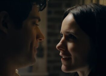 最親民《超人》融化人心　壁咚記者女友超甜