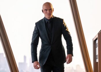 尼可拉斯霍特被讚「DC最帥反派」　光頭造型亮相大銀幕