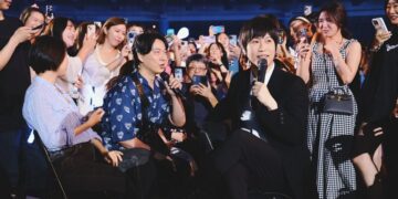 阿信歌唱老師竟然是他!歌王現身大巨蛋觀眾席原因超地獄