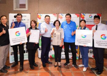 推動數位學習見成效　梗枋國小等四校獲國際認證