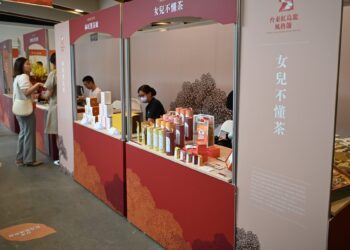 茶席呈現慢活步調　台東紅烏龍創意茶藝競賽吳謙竺奪首獎