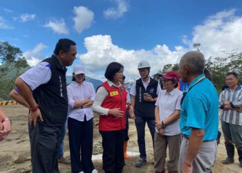 張麗善視察草嶺受災情形　一週內全線恢復通車