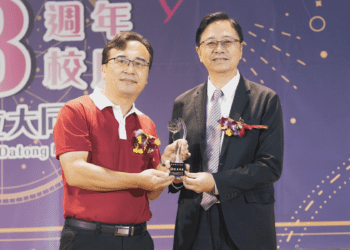 獲頒大同高中傑出校友 張善政勉勵學子藉由學習適應社會