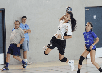 新北中和國小女子手球隊勇奪巴黎錦標賽冠軍 榮耀返國