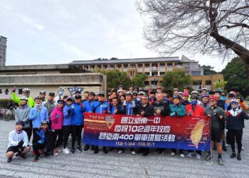 南一中師生單車環島九天巡禮壯麗台灣　拜訪校友擔任校長的國立大學