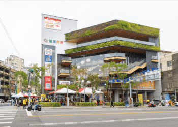 桃園市副市長點亮回憶 中壢大時鐘改建啟動 期待成新地標