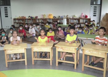 縣府採購新式課桌椅 21日移撥啟用