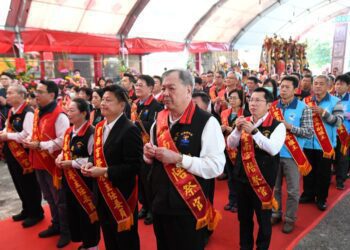 台南鹿耳門聖母廟文館三媽起駕回鑾 花蓮聖南宮前燃放起馬炮恭送