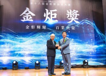 電子零組件業績優生！達鉅電子榮獲金炬獎年度雙獎最高榮耀