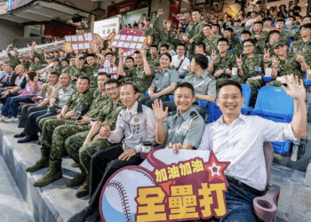 軍民同樂 蘇俊賓邀國軍看棒球 桃園端午勞軍活動溫馨登場