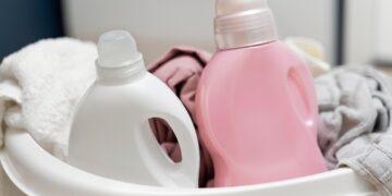 洗衣機也救不了的污漬怎麼辦？夏季衣物深層清潔方法大公開！