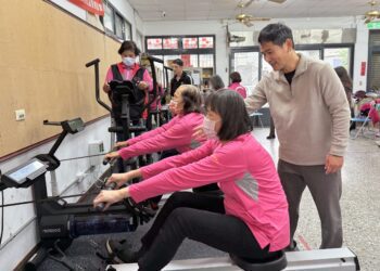 臺中沙鹿南勢社區開辦「銀髮健身俱樂部」　弘光科大運休系團隊帶來專業運動課程