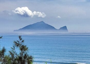 強烈冷氣團攪局　龜山島3/16封島