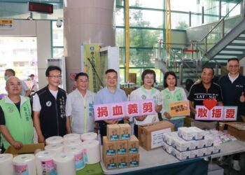 捐血．義剪散播愛 信保公益列車開進員林火車站