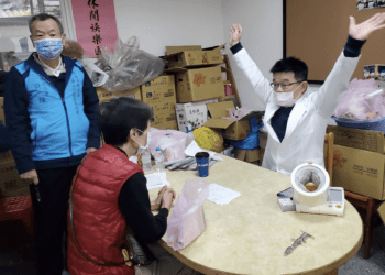 新莊區長輩專屬 海山社區協會結合家豐診所等義診義剪 免費檢測骨質密度護長輩安康