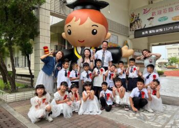 做個知感恩、有自信的鑄強人 鑄強國小畢業典禮滿溢感恩之情  