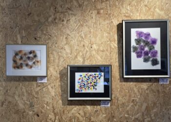 流動藝術探索愛 張愛維酒墨藝術展《Agape》空軍三重一村展出至11/16 期間開設療癒創作課程