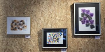 流動藝術探索愛 張愛維酒墨藝術展《Agape》空軍三重一村展出至11/16 期間開設療癒創作課程