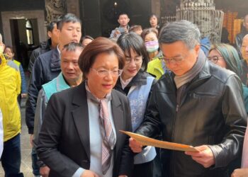 行政院長卓榮泰伸港福安宮參香祈福　王惠美爭取重大建設