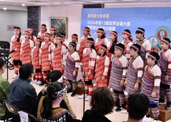 原民會曾智勇表揚「2024年第13屆世界合唱大賽」獲獎原住民族合唱團