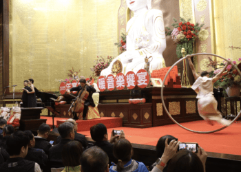 連續11年關懷 佛光山寒冬送暖 1200戶領受福田金福袋並享音樂盛宴