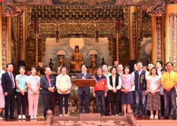 總統賴清德至彰化大庄慈雲寺　參香祈福贈匾