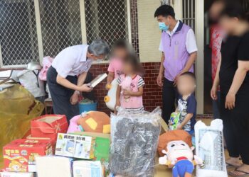 男值大夜班攢女兒救命錢沒錢繳税　彰化分署獲悉募集童書中秋送暖