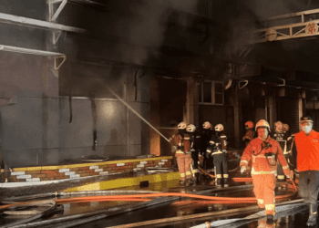 新北塑膠工廠大火 提醒民眾應緊閉門窗、戴口罩防異味逸散