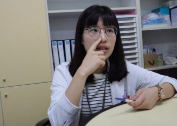 影音/聲帶長繭聲音常沙啞　接受嗓音復健調整為「前置共鳴」後不再「失聲」